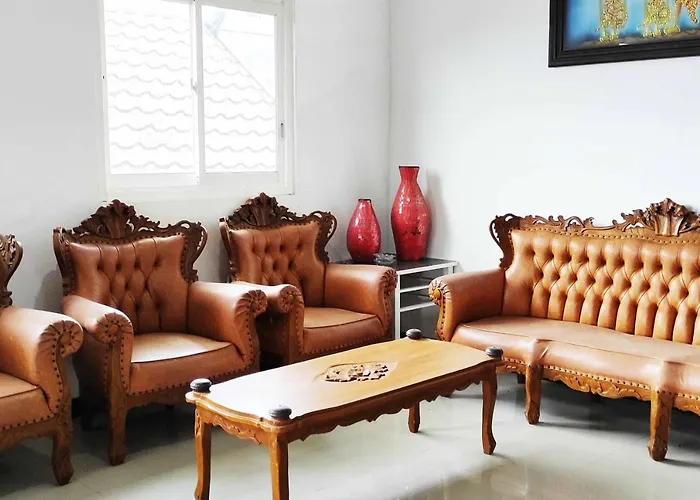 Pertiwi Homestay Near Museum Angkut Batu Malang
